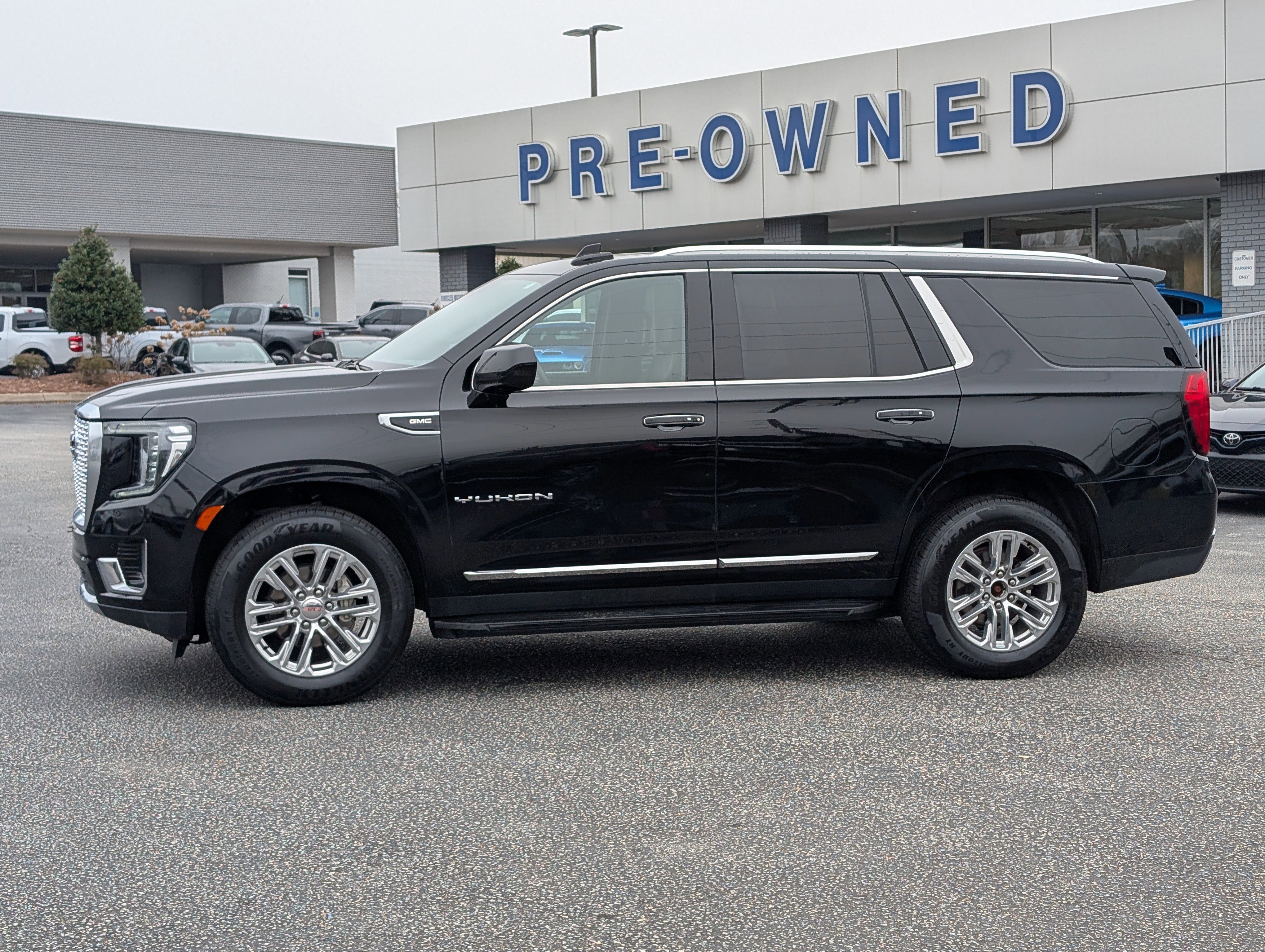 Used 2023 GMC Yukon SLT image 6