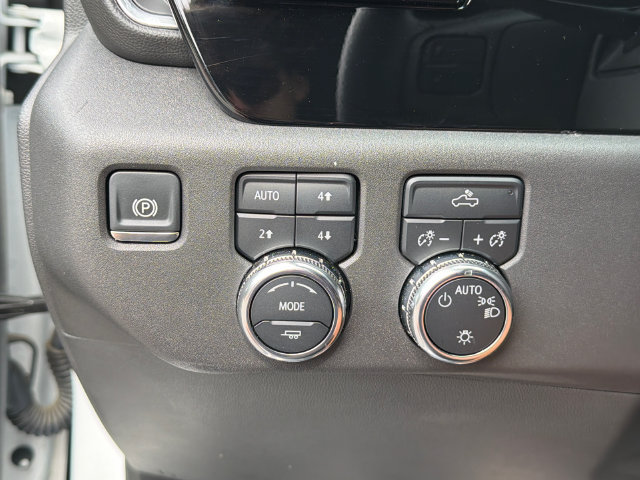 Used 2024 GMC Sierra 1500 SLE w/ X31 Off-Road Package AWD/4WD image 33
