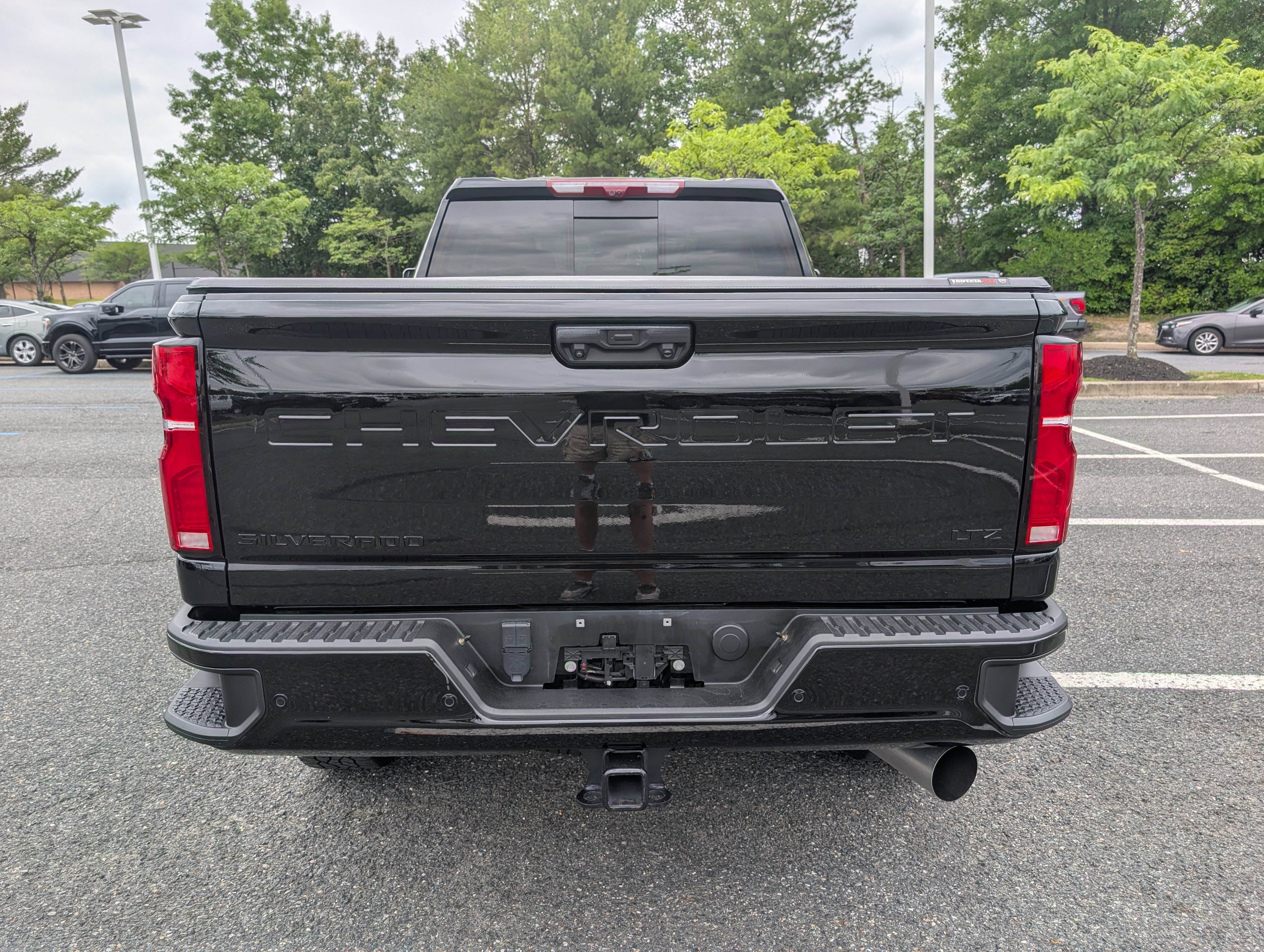 Used 2024 Chevrolet Silverado 2500 LTZ w/ LTZ Plus Package AWD/4WD image 4
