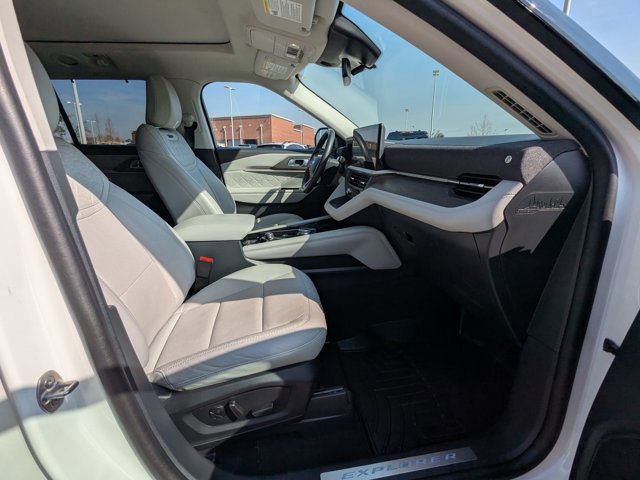 Certified 2025 Ford Explorer Platinum w/ Ultimate Package image 39