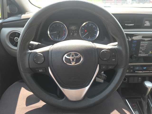 Used 2018 Toyota Corolla LE w/ Carpet Mat Package (TMS) FWD image 30