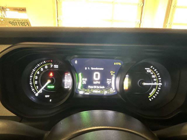 Used 2025 Jeep Wrangler Unlimited Sahara w/ Safety Group AWD/4WD image 10