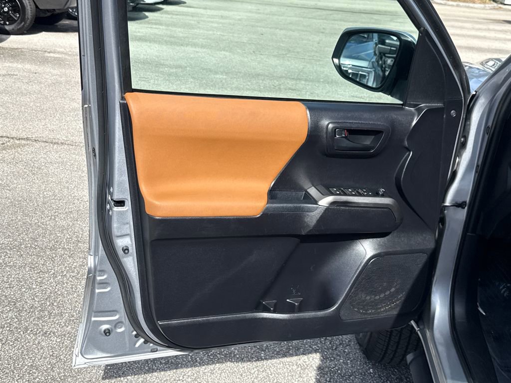 Used 2020 Toyota Tacoma SR5 image 12