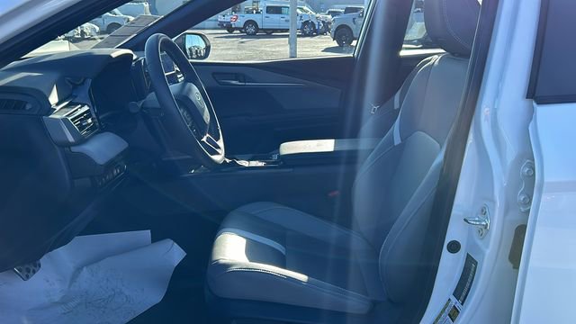 Used 2025 Toyota Camry SE w/ Multimedia Upgrade Package image 15