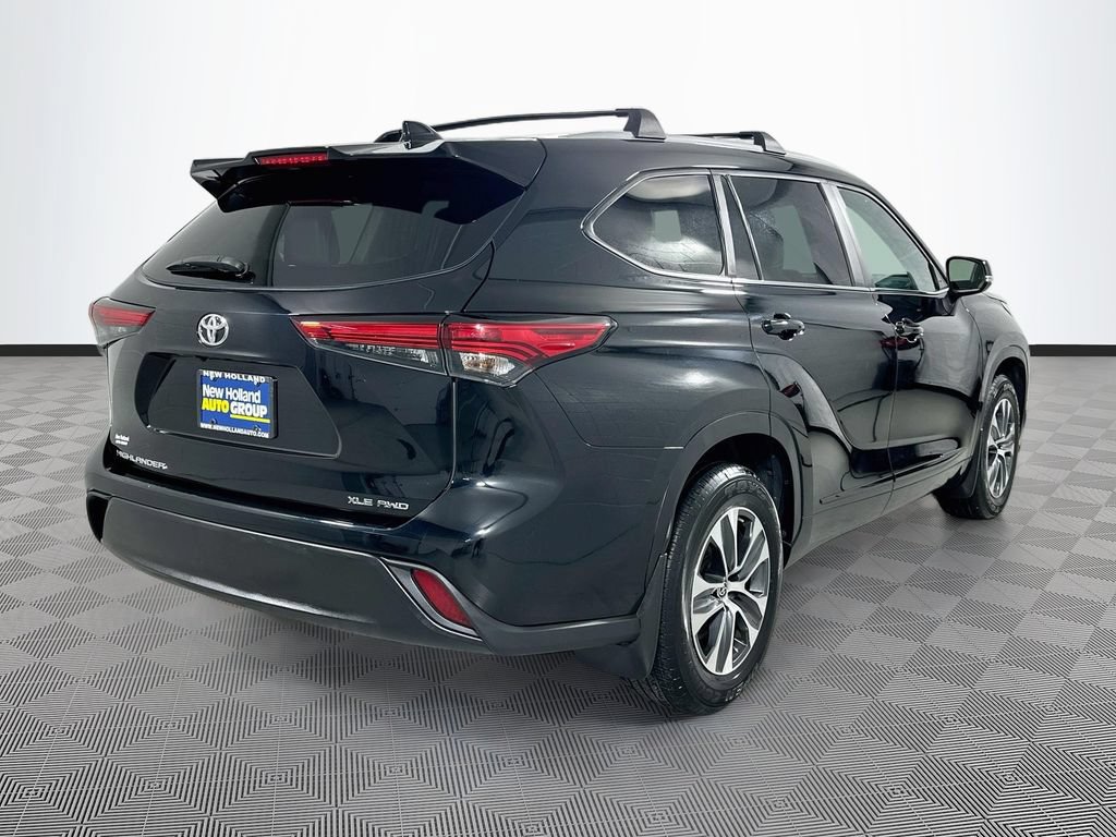 Used 2023 Toyota Highlander XLE AWD/4WD image 10
