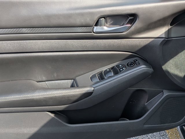 Used 2024 Nissan Altima 2.5 SV FWD image 11