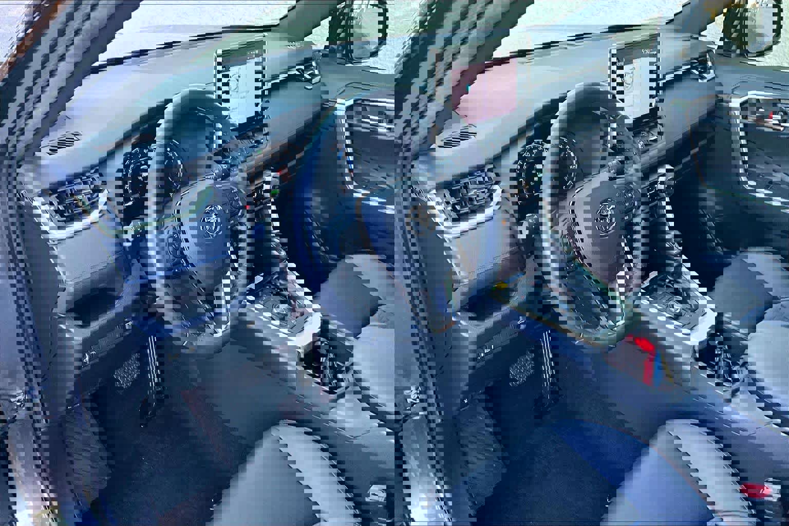 Used 2022 Toyota RAV4 XSE image 17