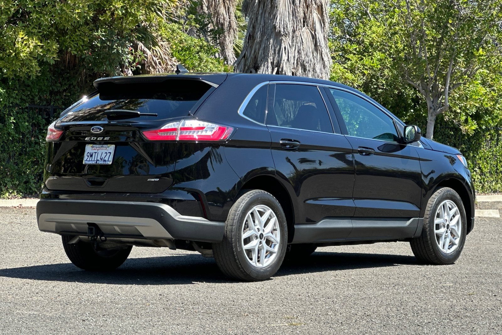 Certified 2024 Ford Edge SEL w/ Convenience Package AWD/4WD image 3