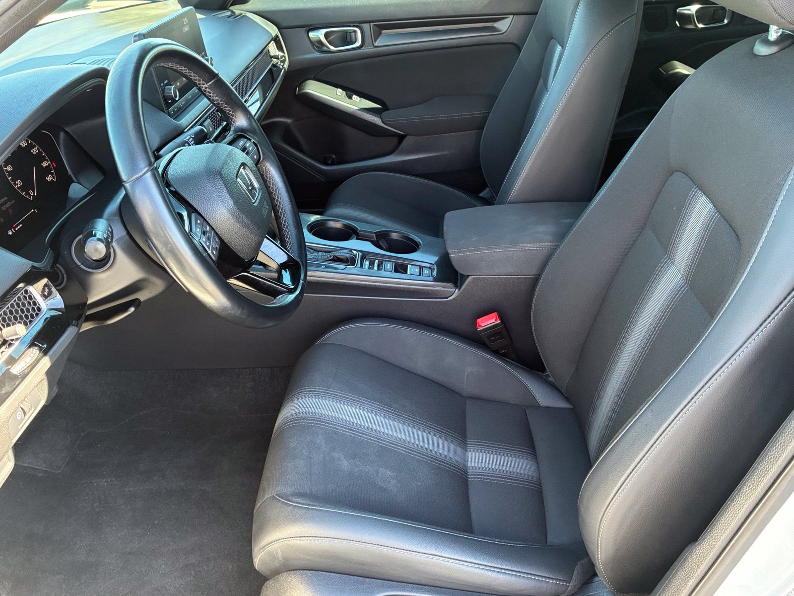 Used 2025 Honda Civic Sport image 11
