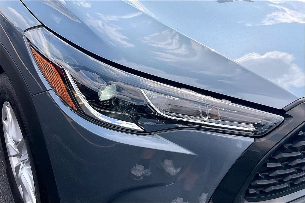 Used 2023 Toyota Corolla Cross LE w/ Moonroof Package AWD/4WD image 28