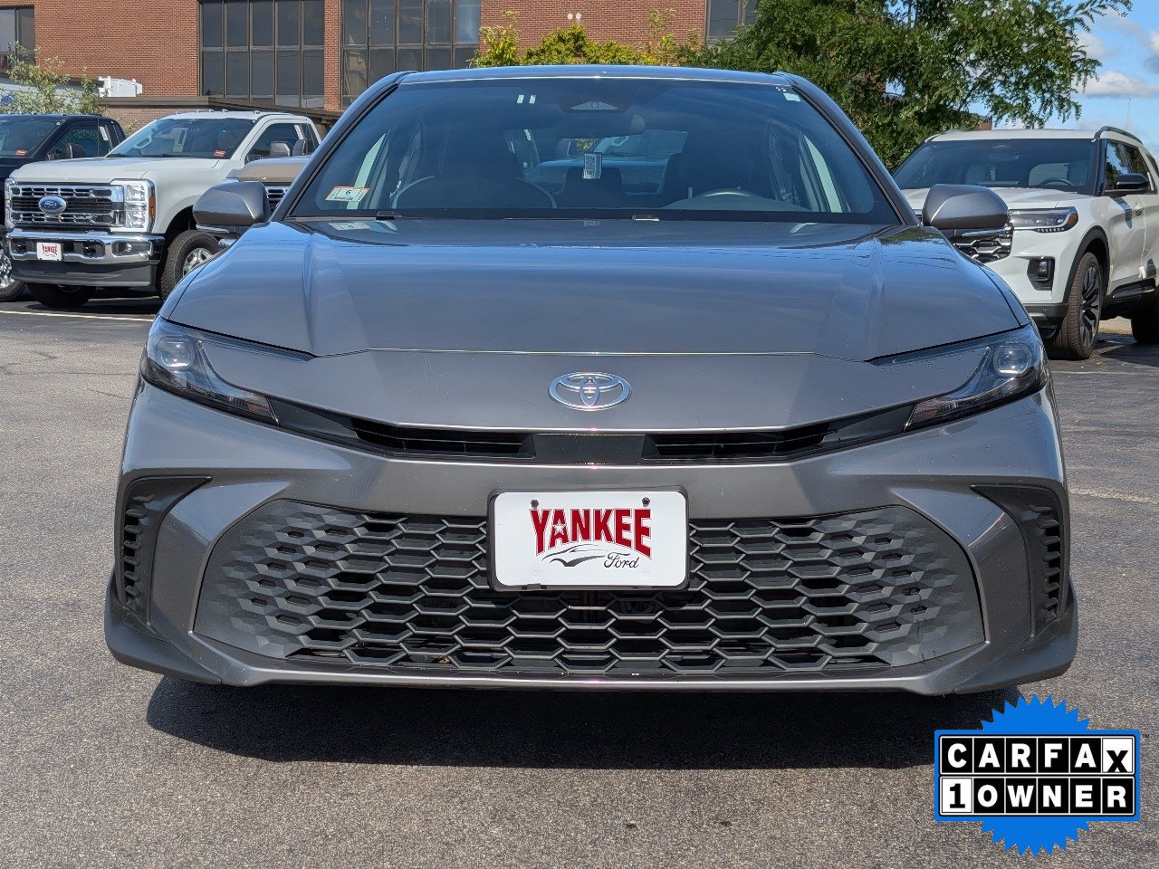 Used 2025 Toyota Camry SE FWD image 9