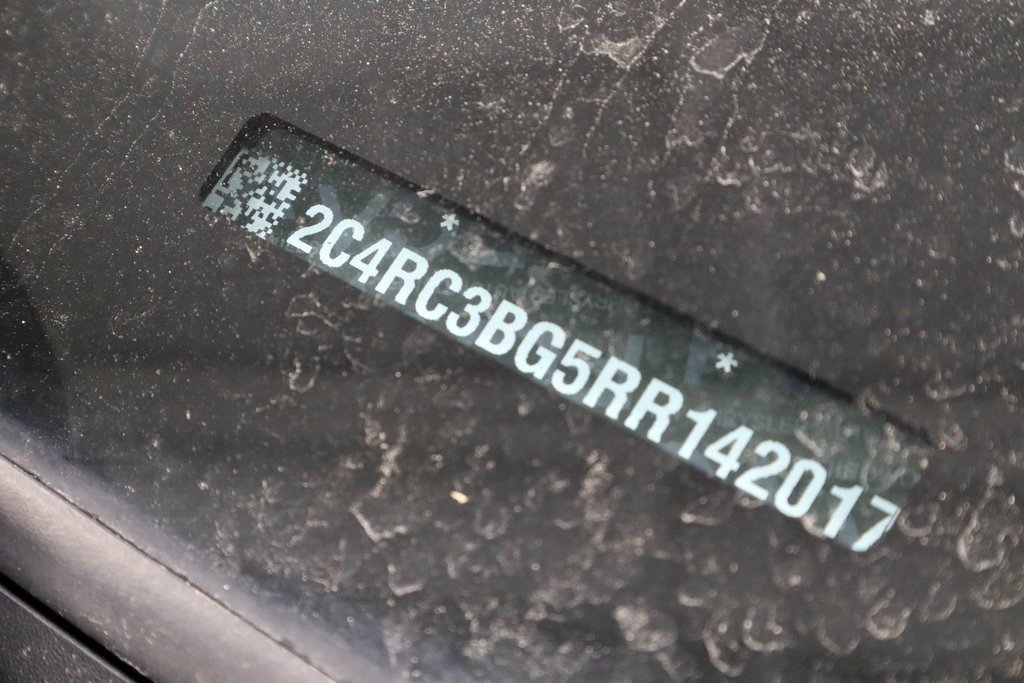 Used 2024 Chrysler Pacifica Touring-L image 33