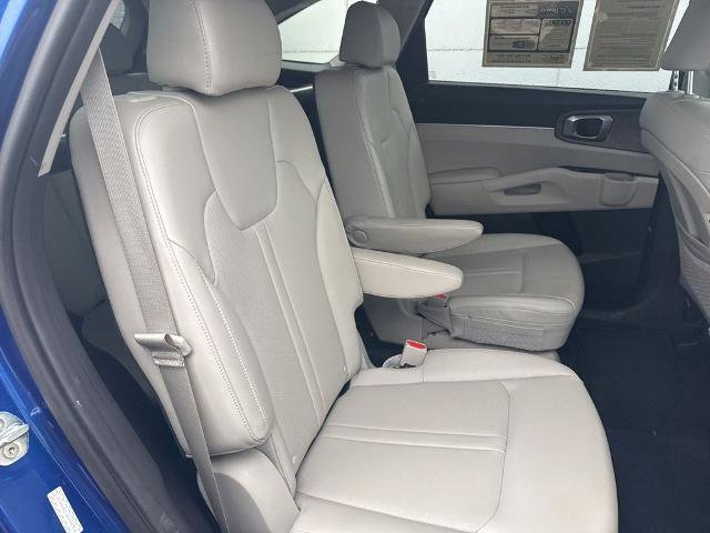 Used 2022 Kia Sorento EX w/ Panoramic Sunroof Package image 29
