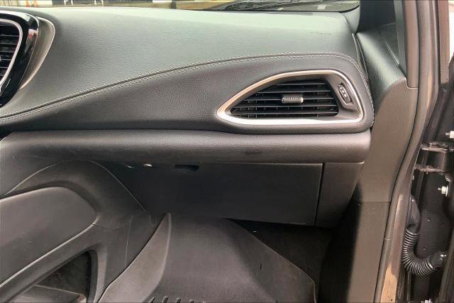 Used 2023 Chrysler Pacifica Limited w/ S Appearance Package image 19