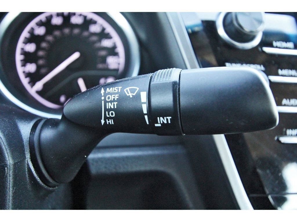 Used 2018 Toyota Camry L image 17