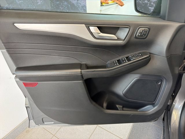 Certified 2024 Ford Escape Platinum AWD/4WD image 19