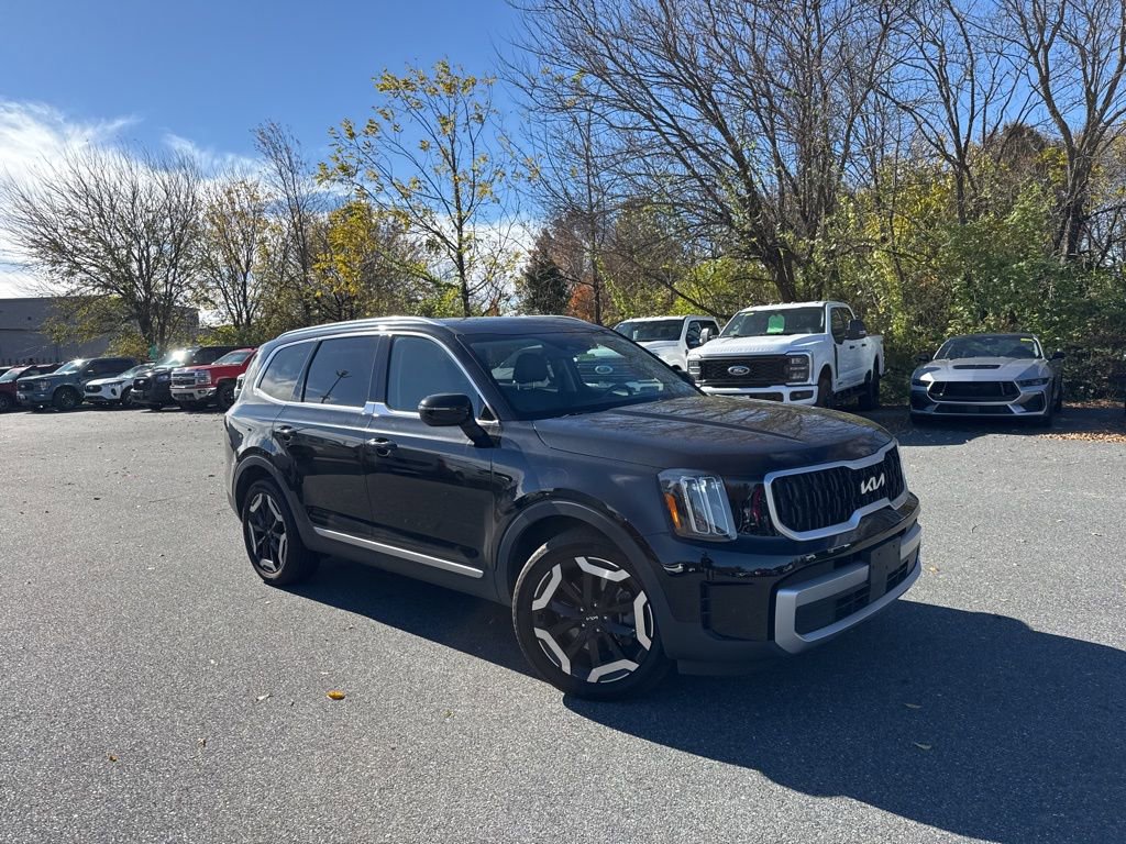 Used 2023 Kia Telluride EX w/ EX Captain's Chair Package