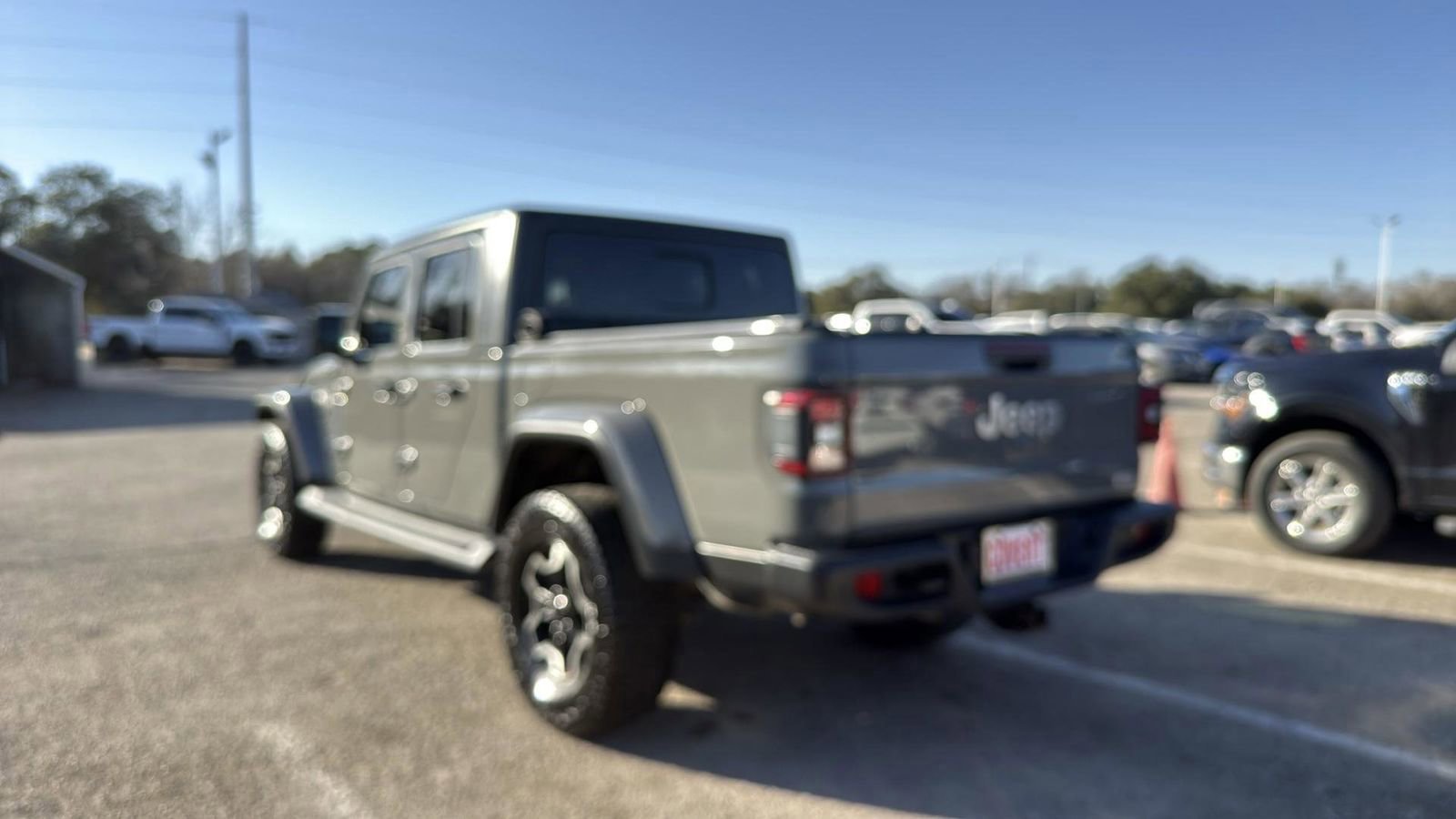 Used 2020 Jeep Gladiator Overland image 3