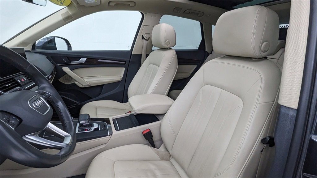 Used 2019 Audi Q5 Prestige w/ Prestige Package image 2