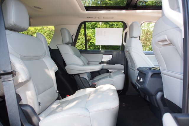 Certified 2025 Ford Expedition Active AWD/4WD image 14