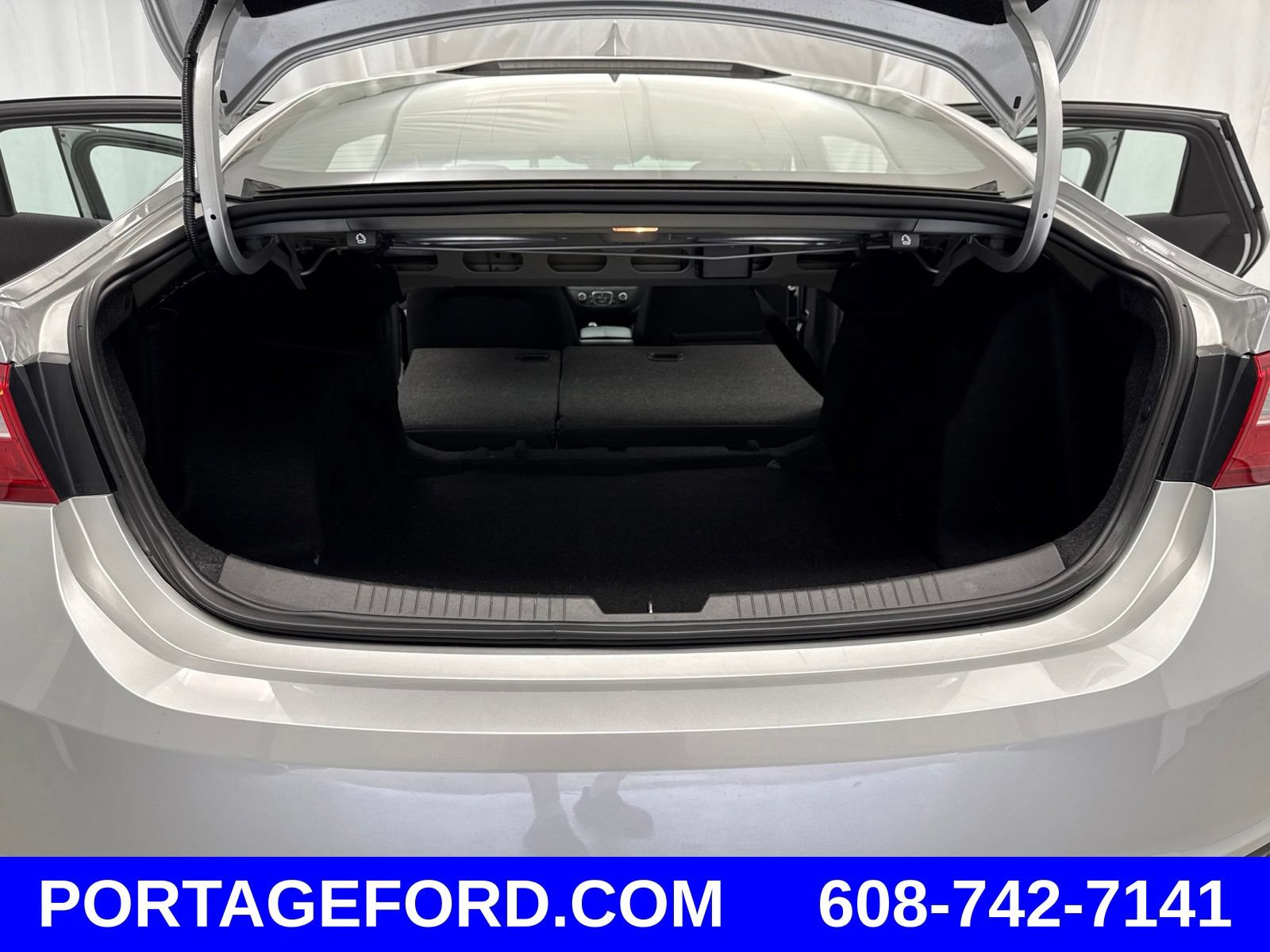 Used 2018 Chevrolet Malibu LT FWD image 34