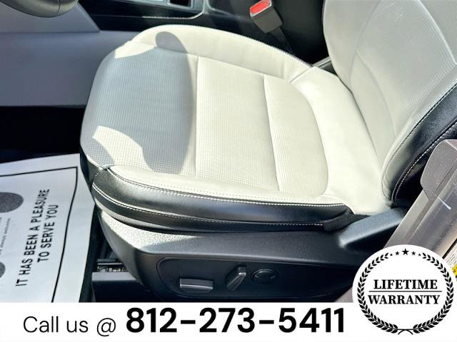 Certified 2023 Ford Escape Platinum AWD/4WD image 19