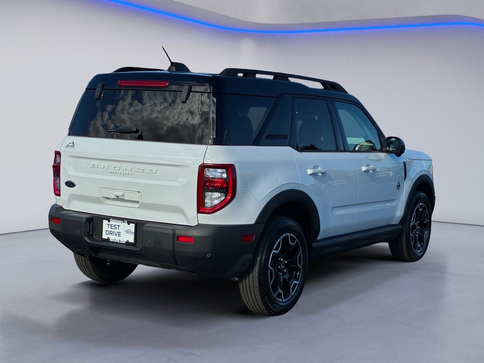 Certified 2025 Ford Bronco Sport Outer Banks w/ Outer Banks Tech Package+ AWD/4WD image 3