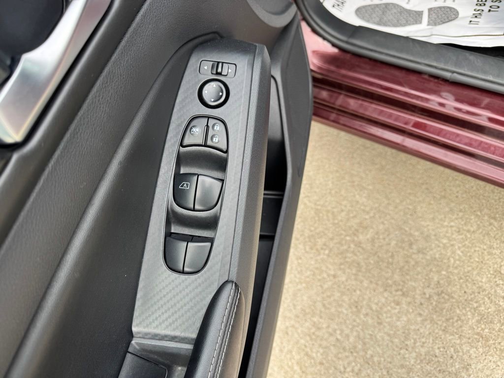 Used 2025 Nissan Altima 2.5 SV FWD image 11