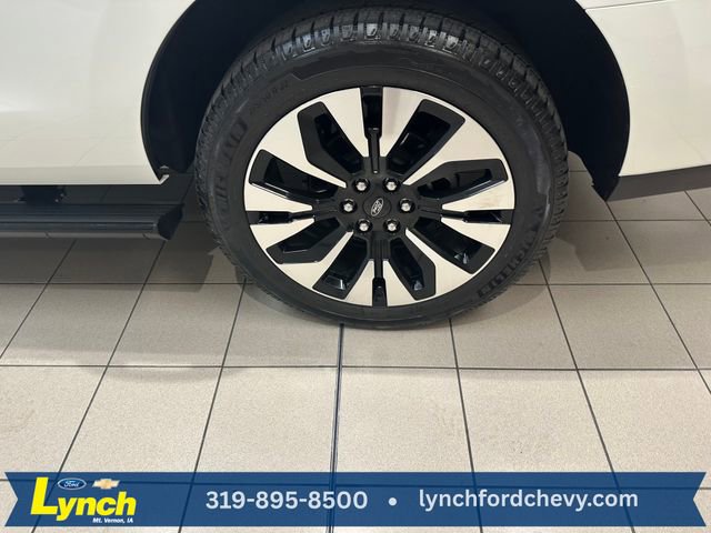 Certified 2025 Ford Expedition Platinum w/ Driver's Package AWD/4WD image 35