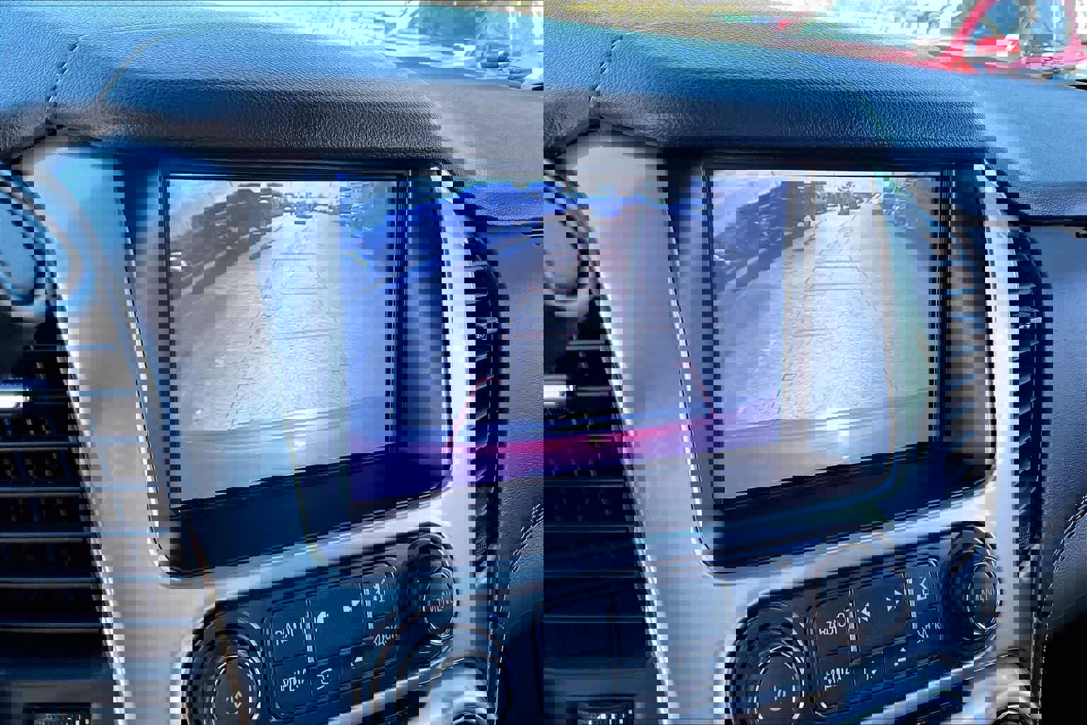 Used 2018 Chevrolet Tahoe LT image 23