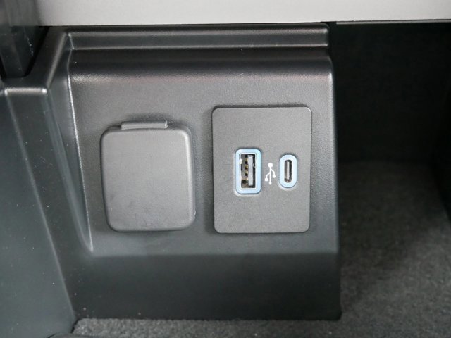 Certified 2023 Ford Explorer XLT w/ Equipment Group 202A image 27