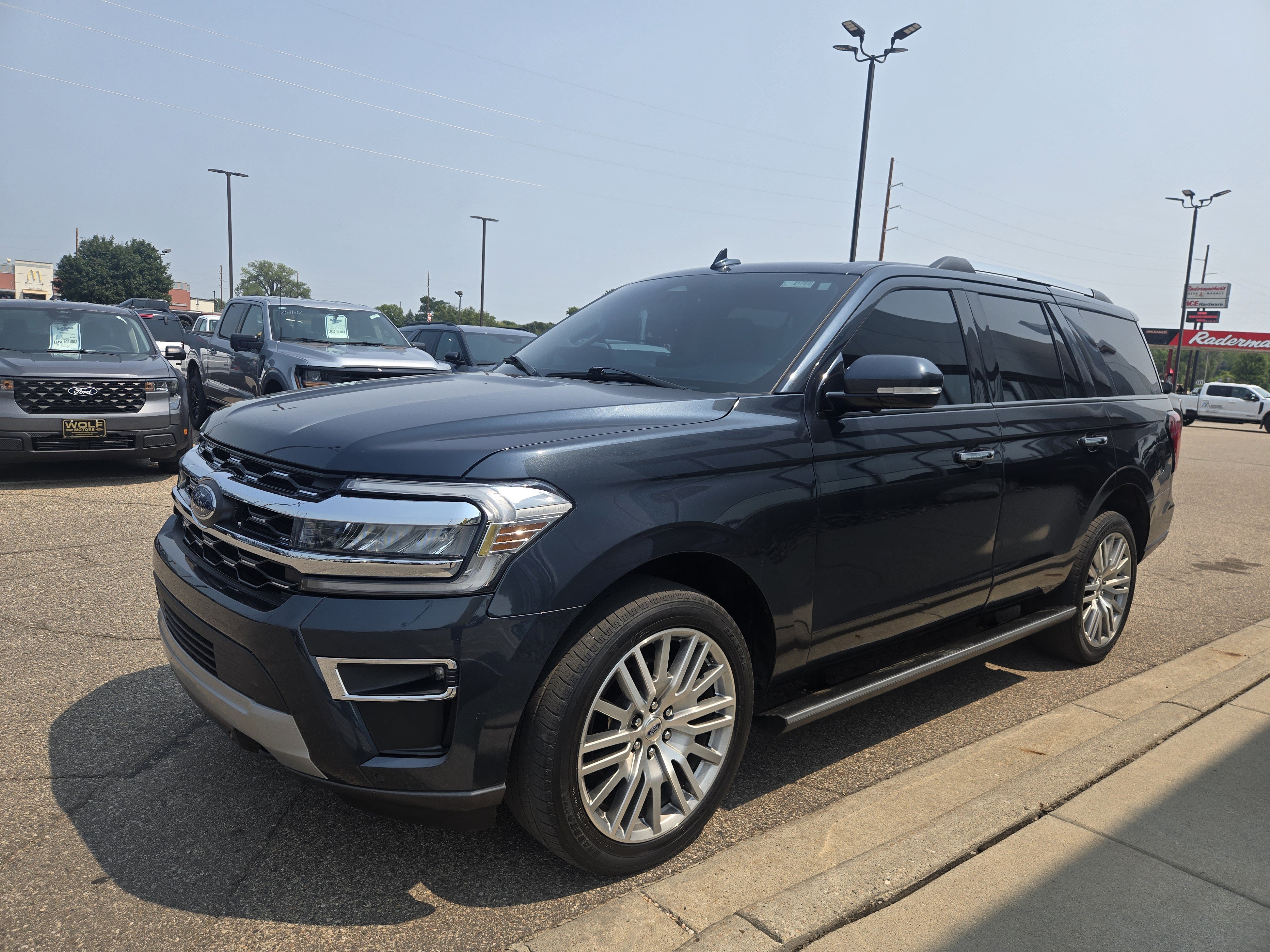 Certified 2022 Ford Expedition Limited AWD/4WD image 3