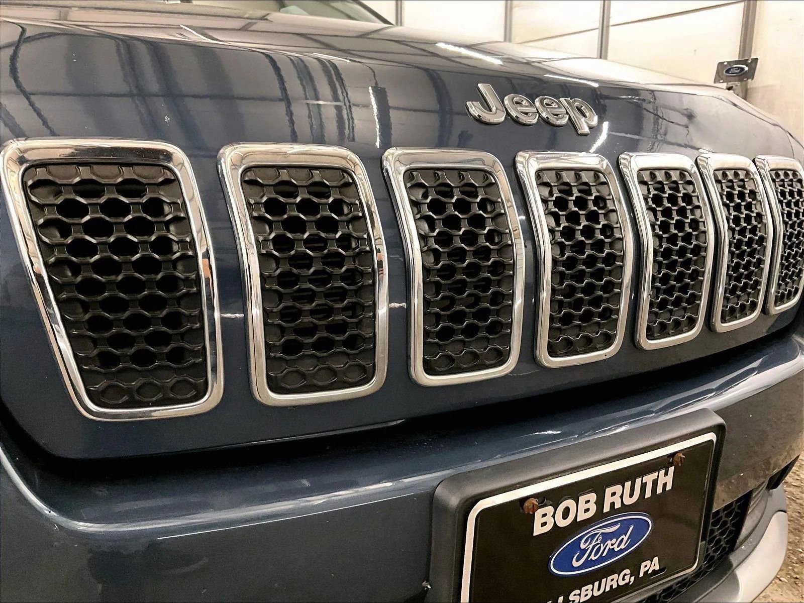 Used 2019 Jeep Cherokee Limited AWD/4WD image 29