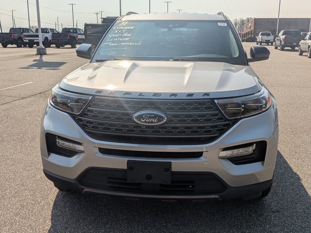 Certified 2022 Ford Explorer XLT w/ Equipment Group 202A image 9