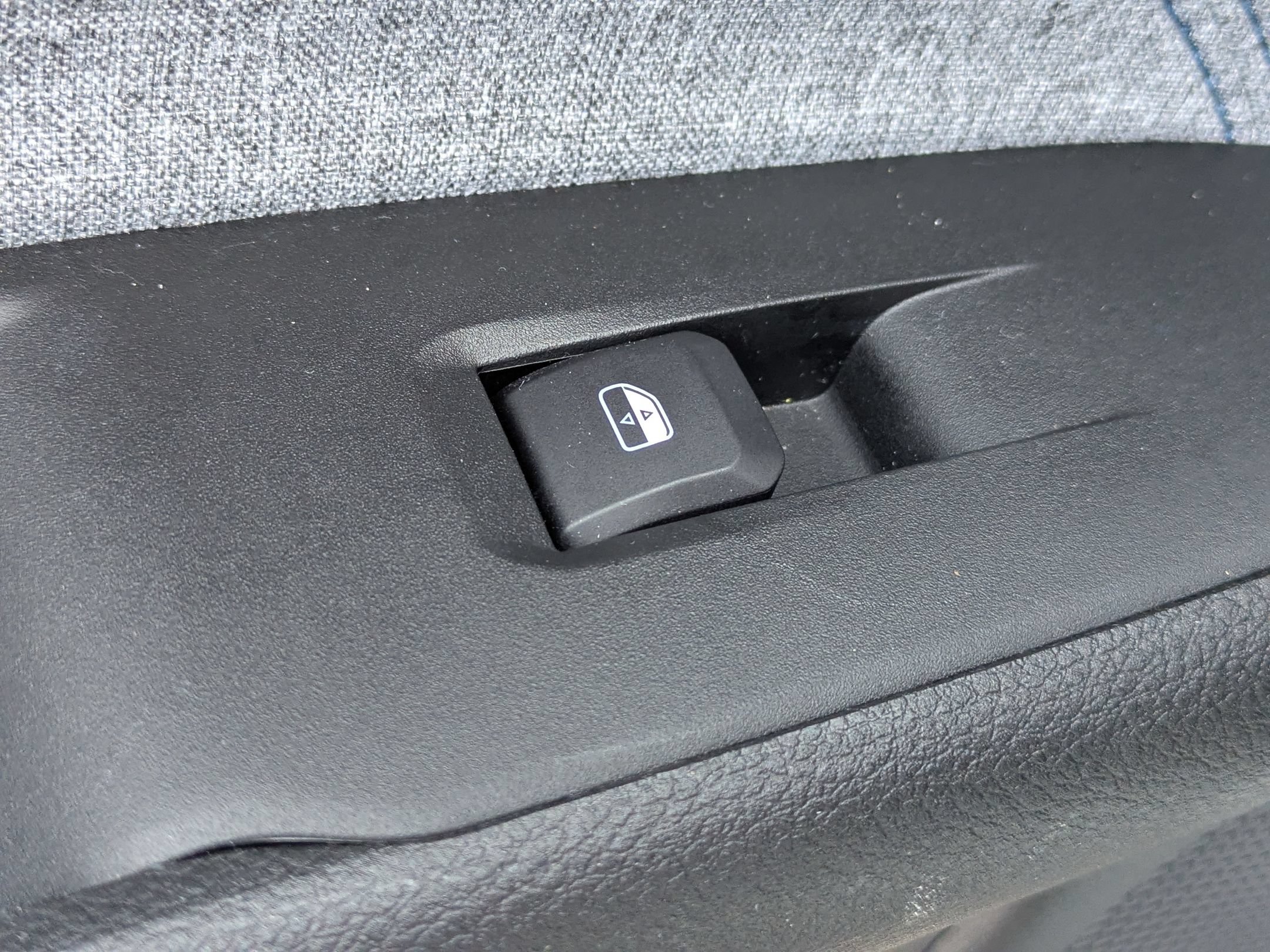 Used 2022 Jeep Compass Latitude w/ Sun and Sound Group FWD image 26