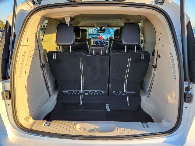 Used 2024 Chrysler Pacifica Limited FWD image 24
