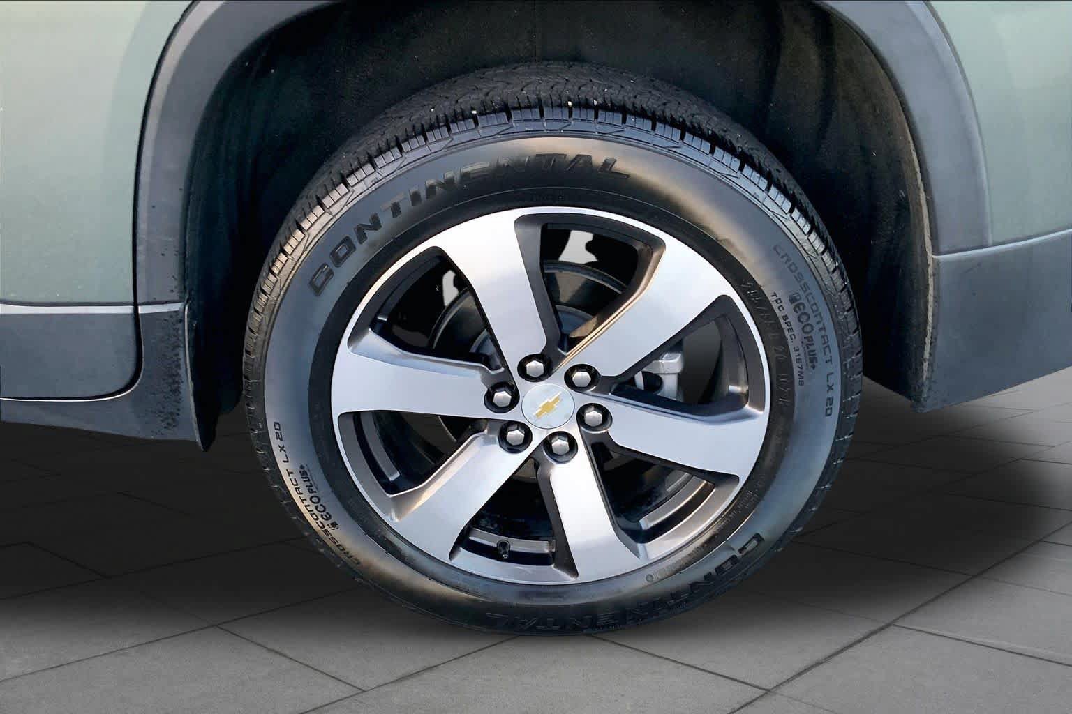 Used 2023 Chevrolet Traverse LT w/ LT Premium Package FWD image 10