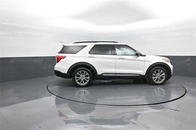 Certified 2021 Ford Explorer XLT w/ Equipment Group 202A image 8