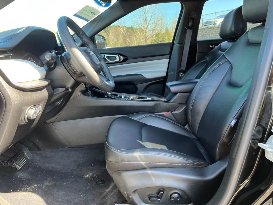 Used 2024 Jeep Compass Limited AWD/4WD image 8