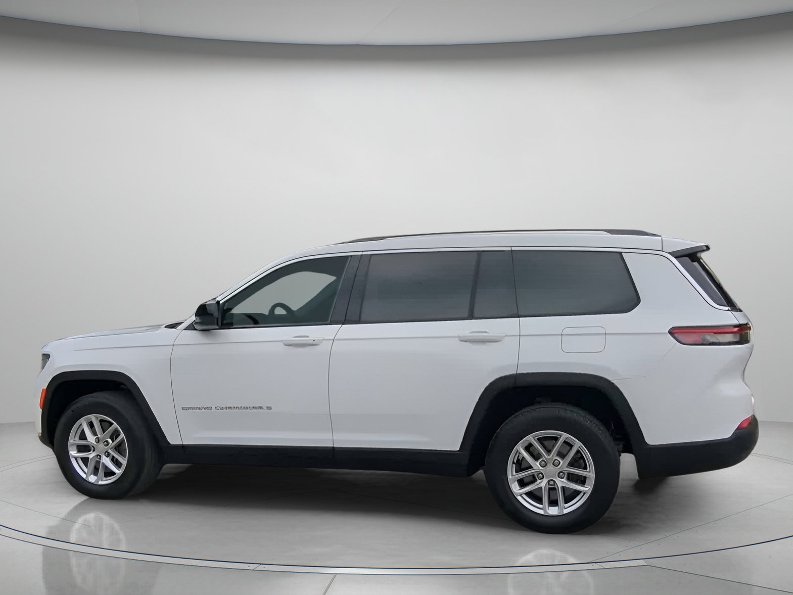 Used 2024 Jeep Grand Cherokee L Laredo AWD/4WD image 17