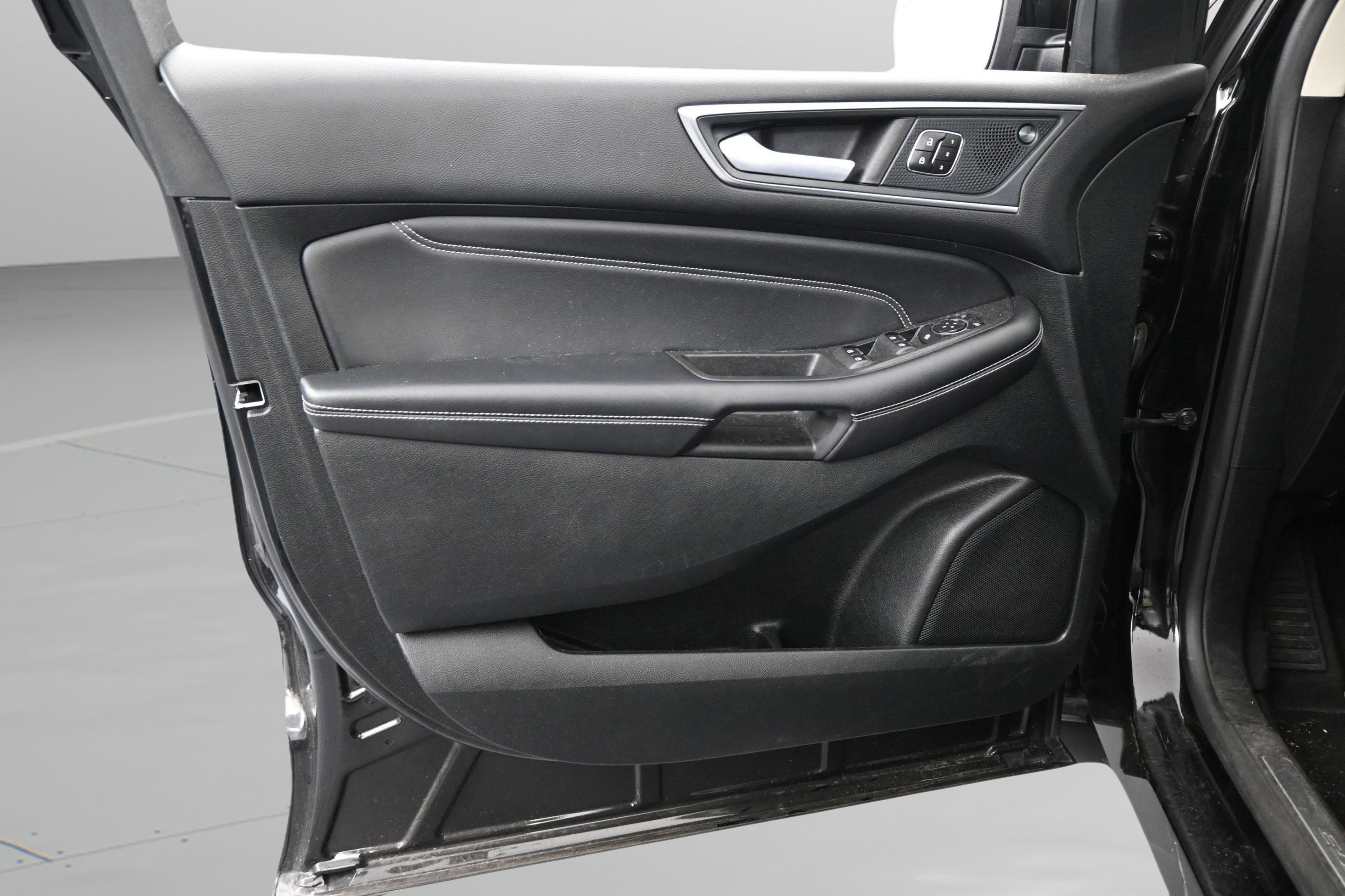 Certified 2024 Ford Edge Titanium AWD/4WD image 30