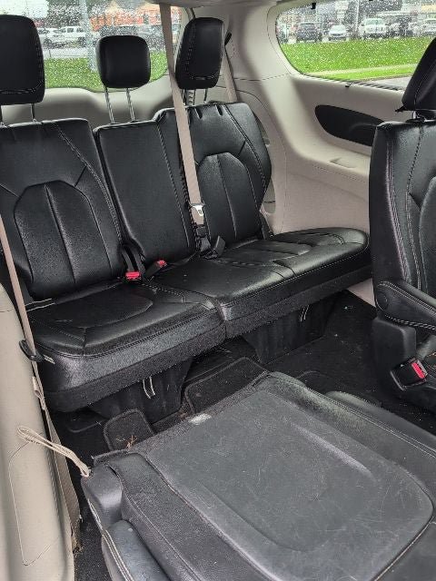 Used 2022 Chrysler Pacifica Touring-L FWD image 20
