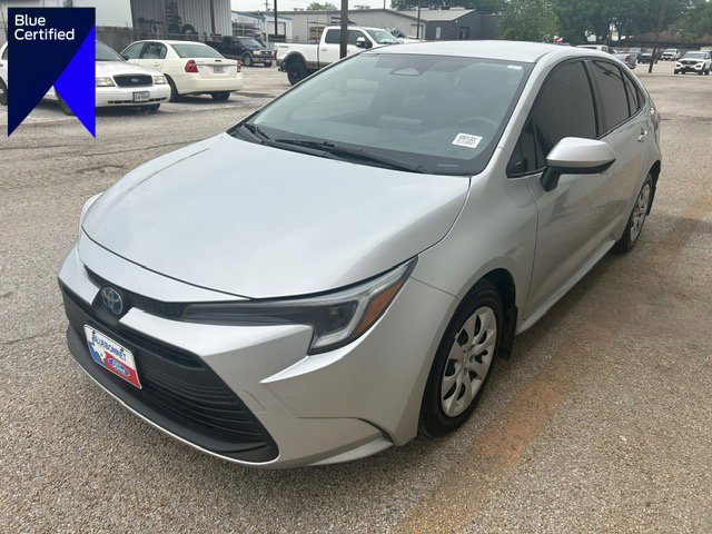 Used 2025 Toyota Corolla LE FWD image 1