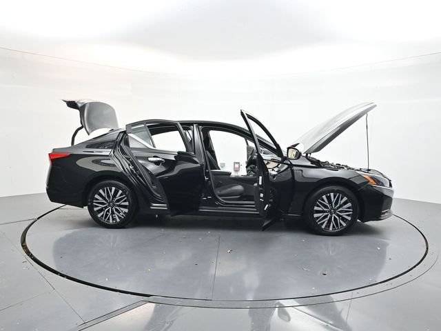 Used 2025 Nissan Altima 2.5 SV FWD image 46