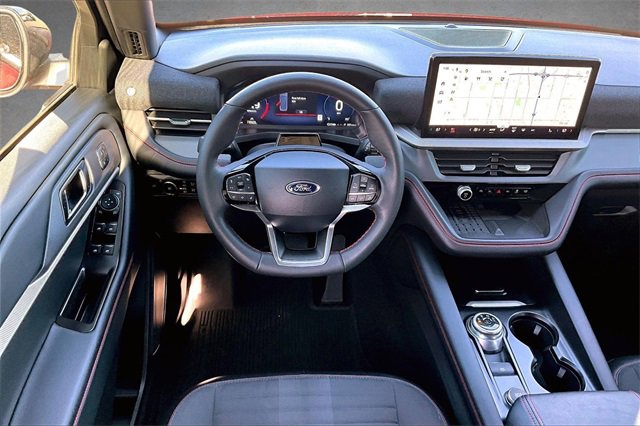 Certified 2025 Ford Explorer ST-Line w/ Premium Package image 5