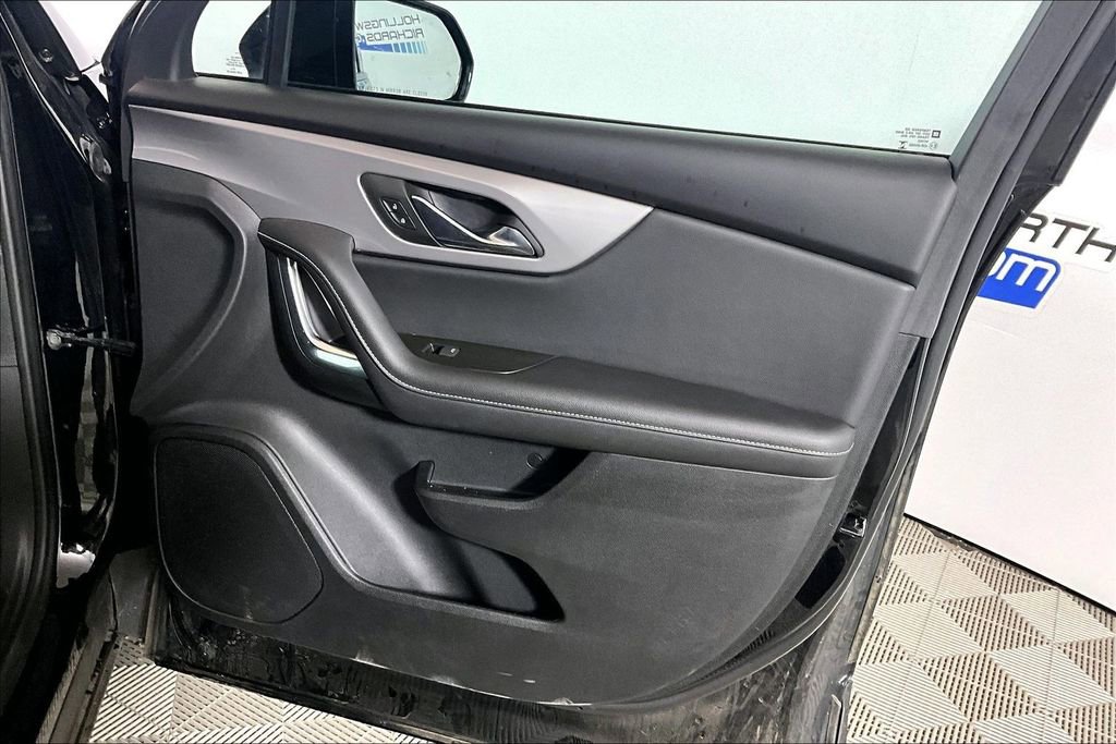 Used 2025 Chevrolet Blazer LT FWD image 19