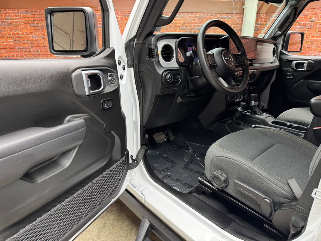 Used 2025 Jeep Gladiator Sport AWD/4WD image 10