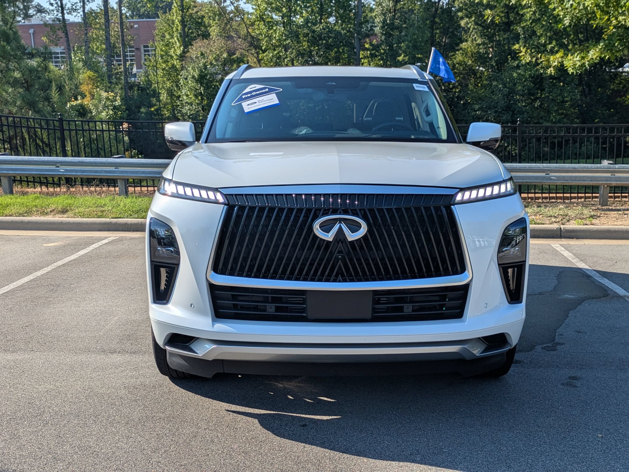 Used 2025 INFINITI QX80 Sensory AWD/4WD image 9