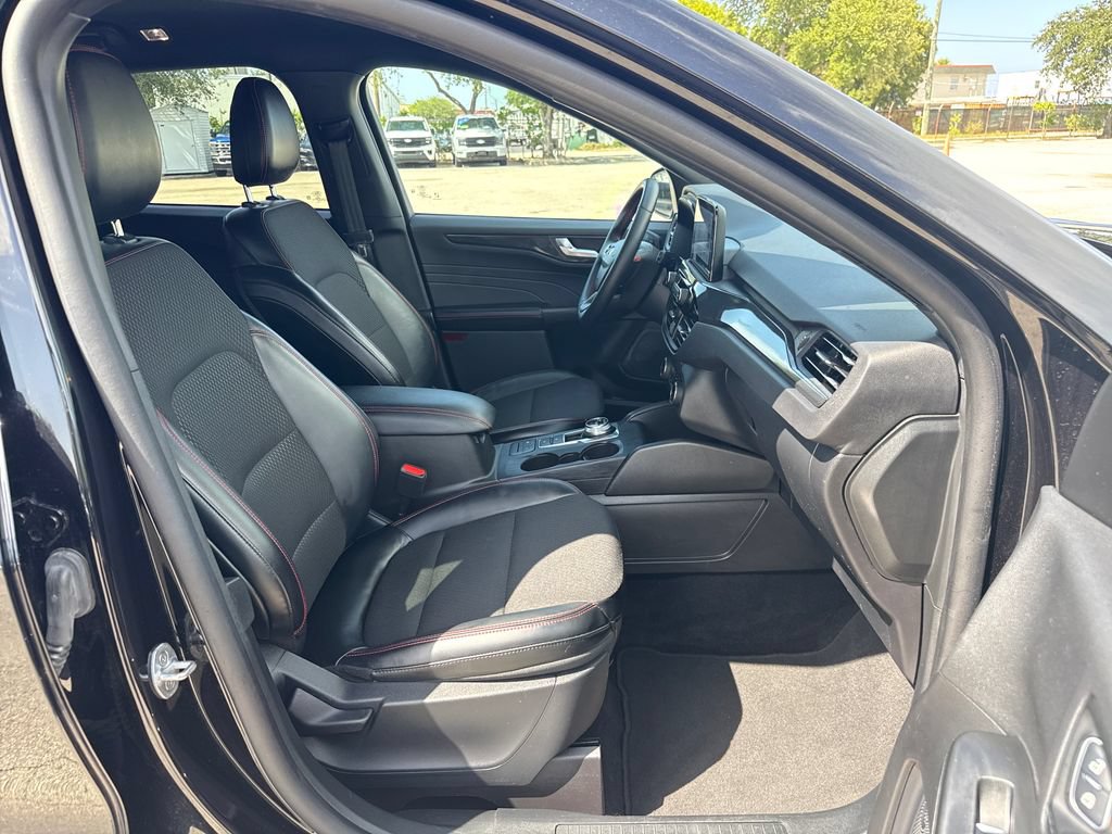 Certified 2025 Ford Escape ST-Line FWD image 25