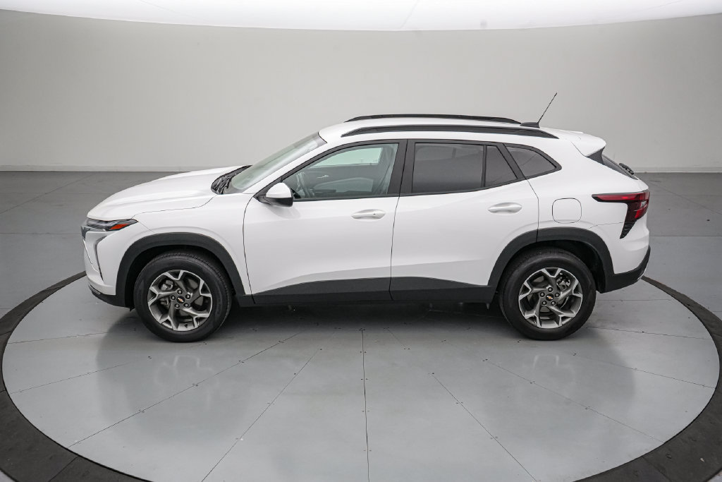 Used 2025 Chevrolet Trax LT w/ LT Convenience Package FWD image 7
